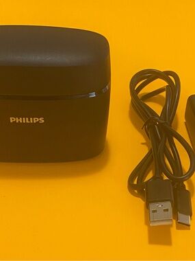 Philips Plus MNR TR C-2B2 Black Wireless Rechargeable 5-V Portable Charging Case